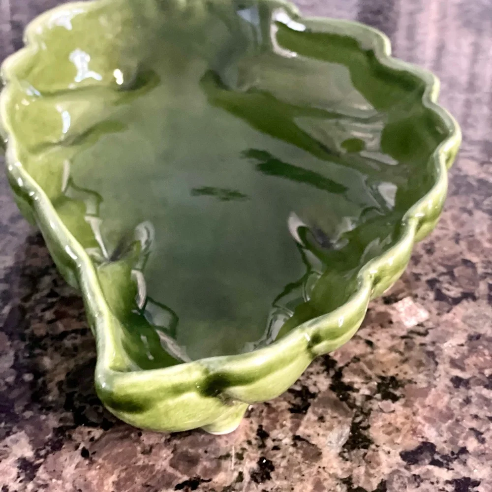 Italian Green Leaf-Shaped Ceramic Dish - Picture 3 of 11